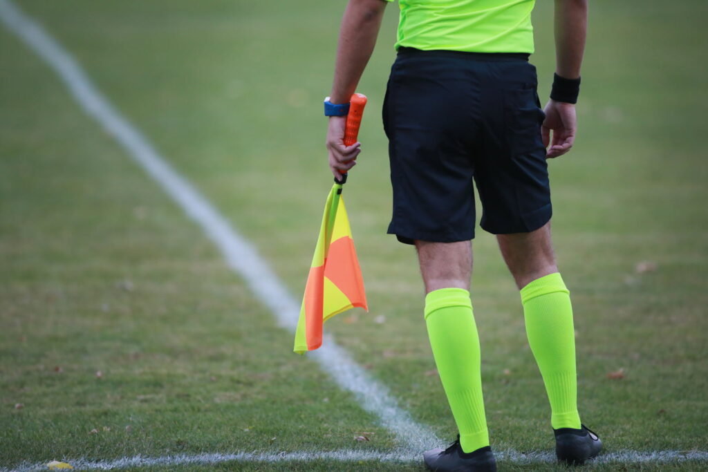 en-football-le-nombre-d-arbitres-a-chute-de-plus-de-20-par-rapport-a-2018-dans-la-loire-et-la-haute-loire-photo-illustration-progres-fabrice-roure-1637172403